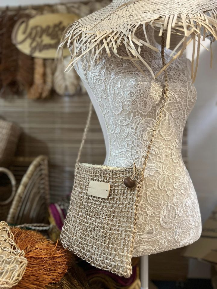 Abaca Slingbag with Cloth Lining and Zipper - 8x9 inches